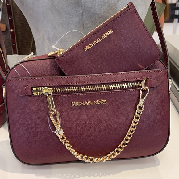 Michael Kors Jet Set Item Large East West Zip Chain Merlot Crossbody Bag
leather - Picture 16 of 16